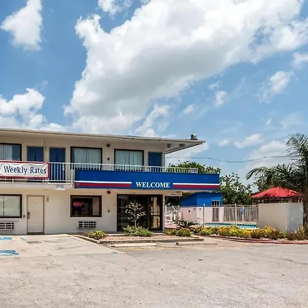 Quality Inn & Suites Victoria East